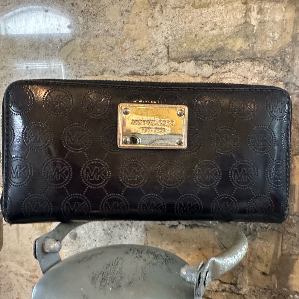 Michael Kors Black Patent Embossed Logo Zip Wallet with Gold Plate